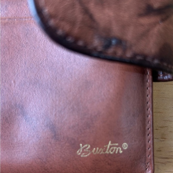 Buxton Cowhide Brown Leather Women’s Snap KISS Lock Bi Fold Wallet Embossed Logo - Picture 6 of 12